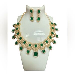 Luxurious Emerald and Gold Necklace Set